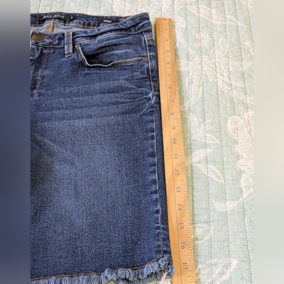Max Jeans Frayed Hem Shorts. Size 8. - Picture 5 of 11